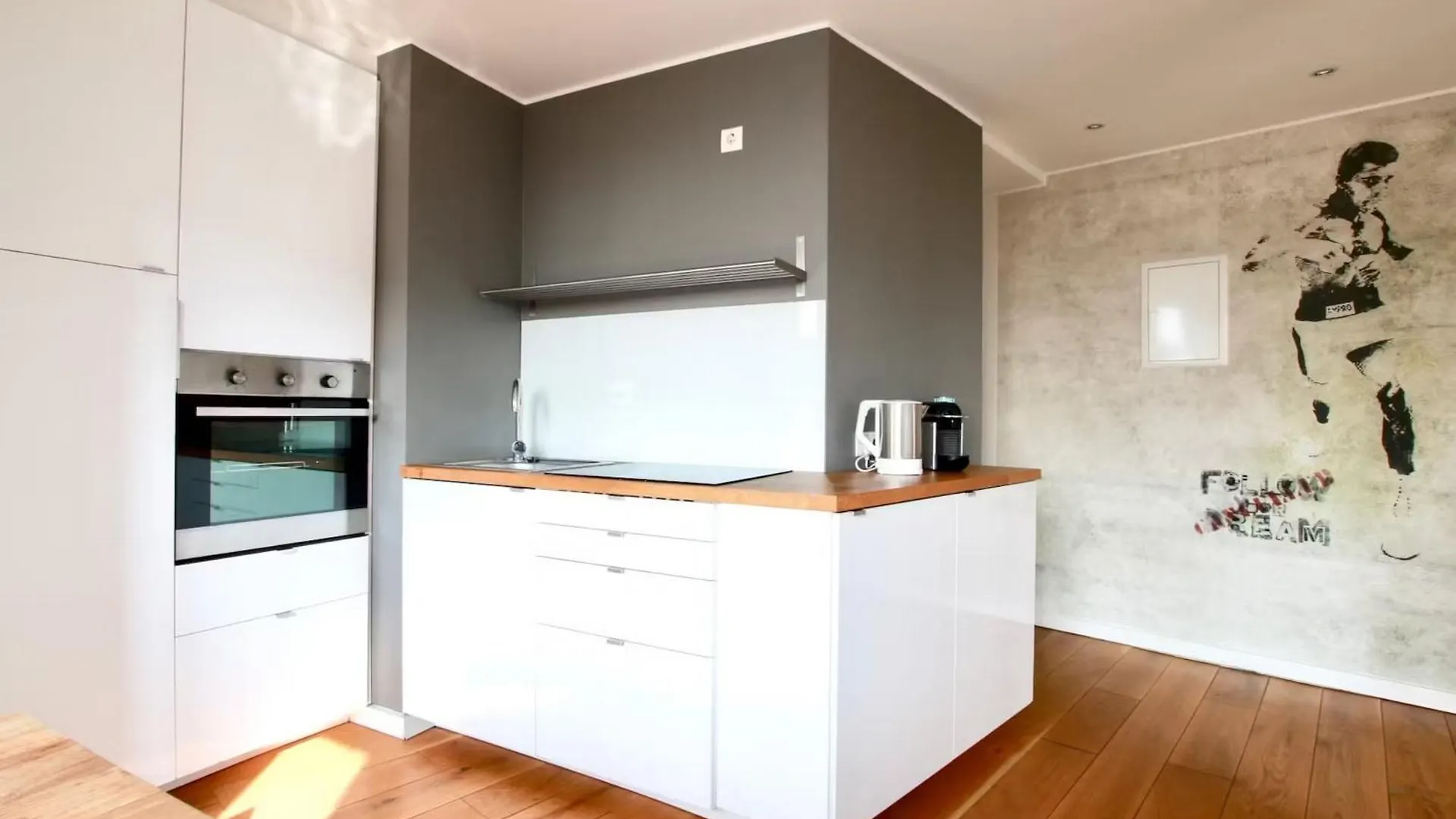 Grosse Dachgeschosswohnung Mit Balkon Im Belgischen Viertel Kolín nad Rýnem Německo