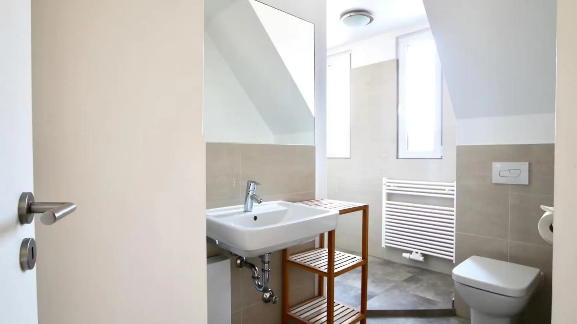 Grosse Dachgeschosswohnung Mit Balkon Im Belgischen Viertel Kolín nad Rýnem