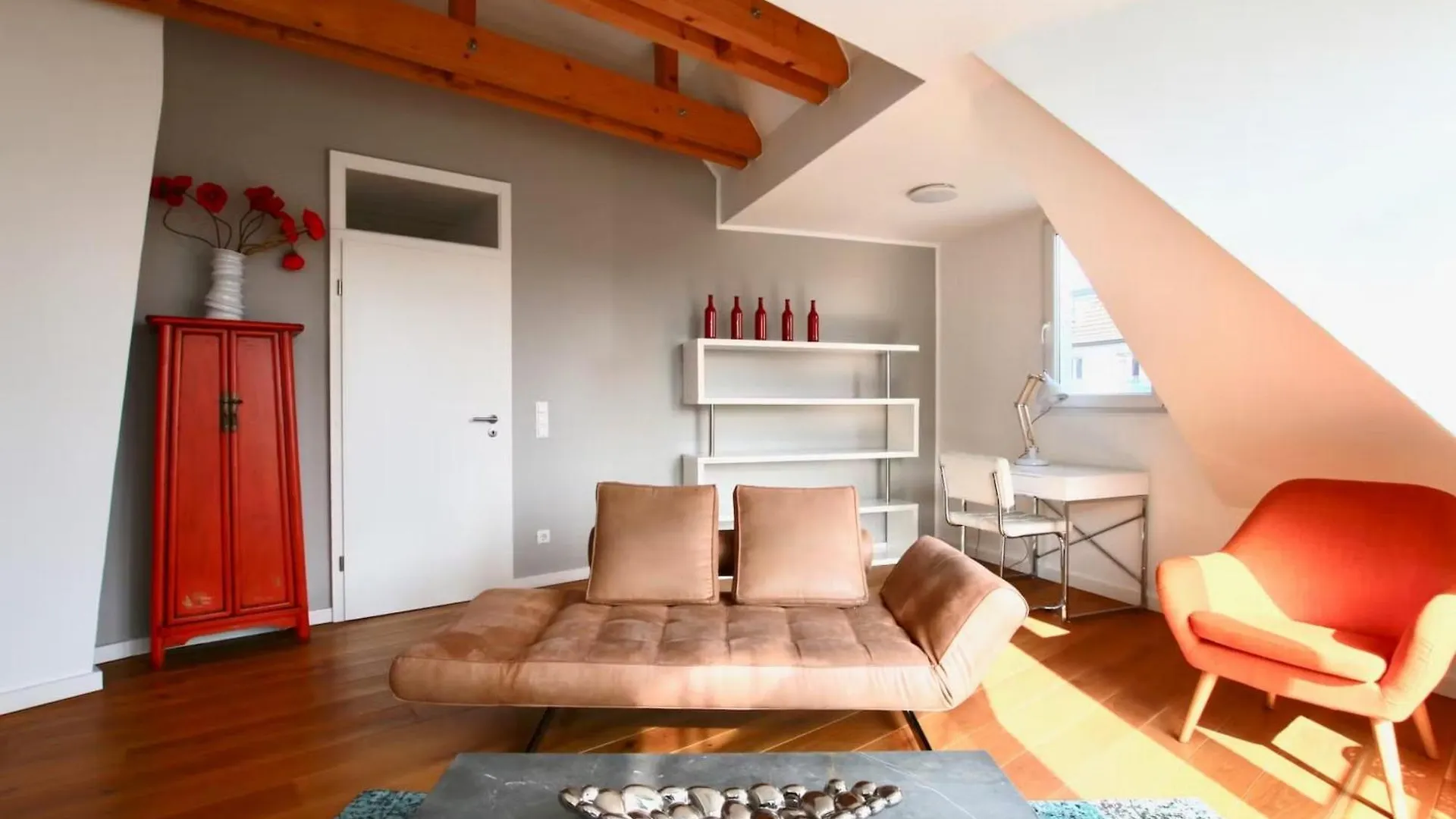 Grosse Dachgeschosswohnung Mit Balkon Im Belgischen Viertel Kolín nad Rýnem 0*,