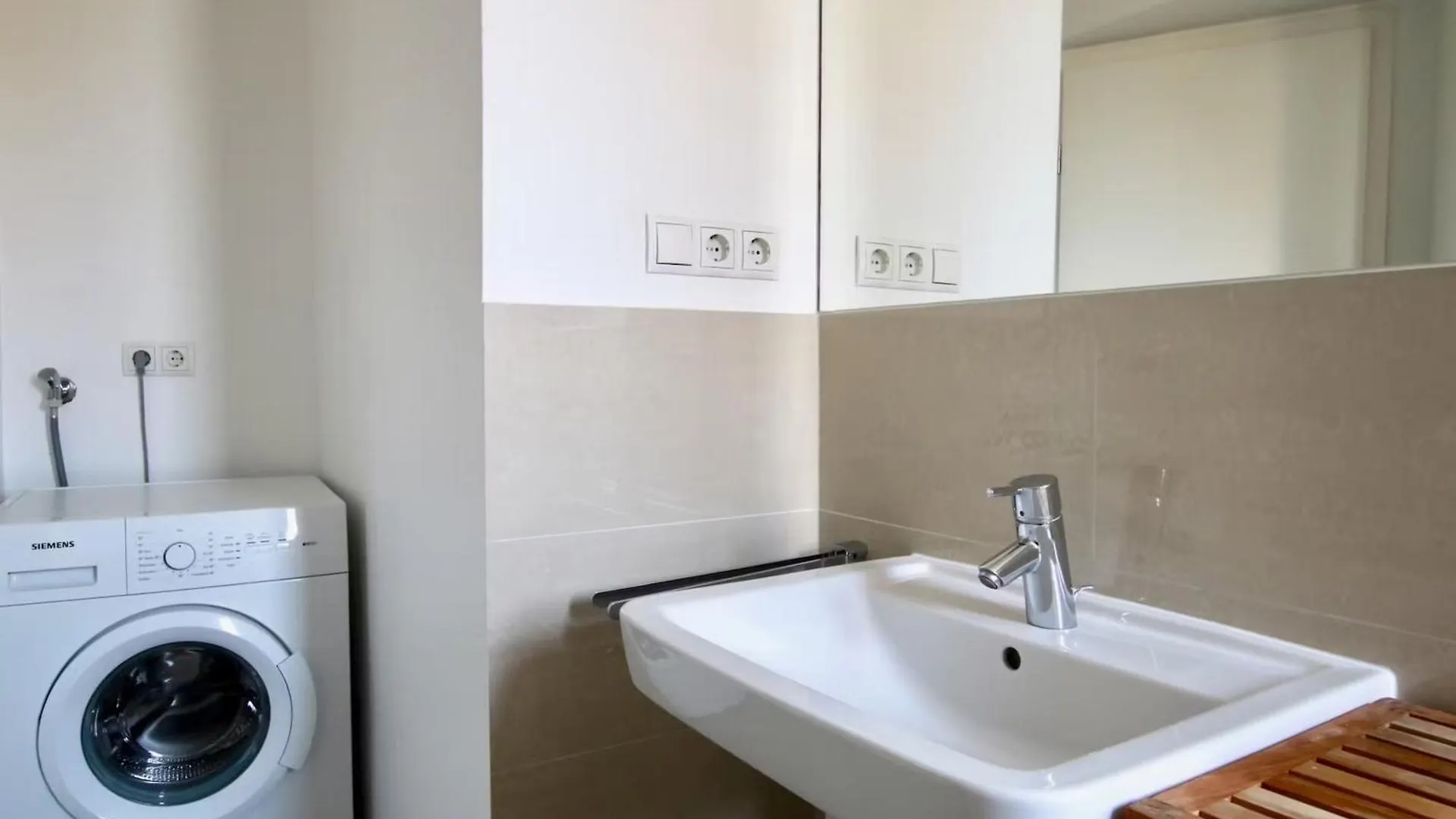 Grosse Dachgeschosswohnung Mit Balkon Im Belgischen Viertel Kolín nad Rýnem 0*,